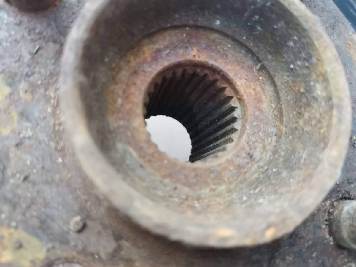 Кулак поворотный передний левый Nissan Almera (N15) 1995-2000