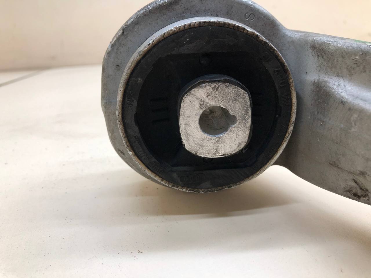 Рычаг передний нижний правый Audi A4 (B8) 2007-2011