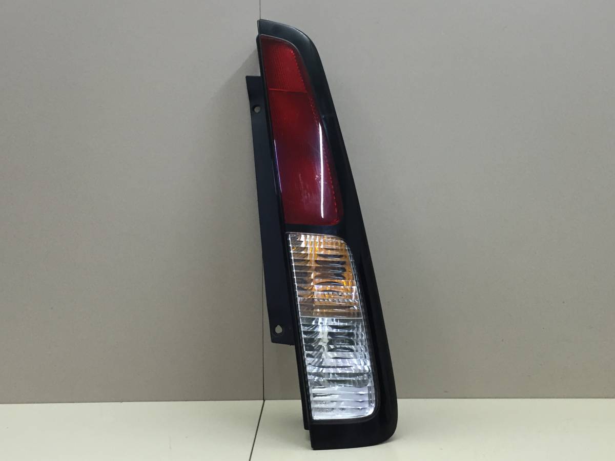 Фонарь задний правый Nissan Cube (Z10) 1998-2002