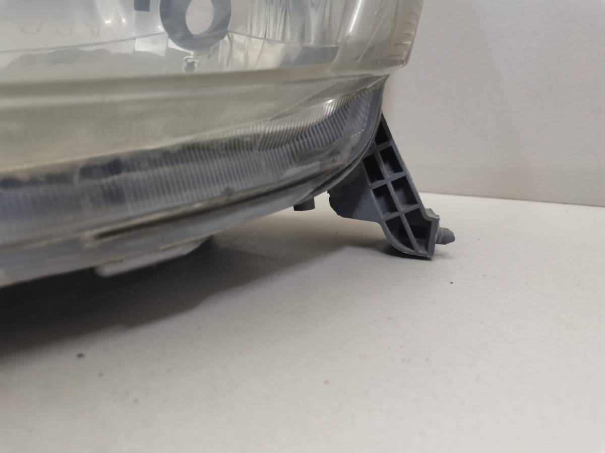 Фара левая Toyota Passo (XC10) 2004-2010