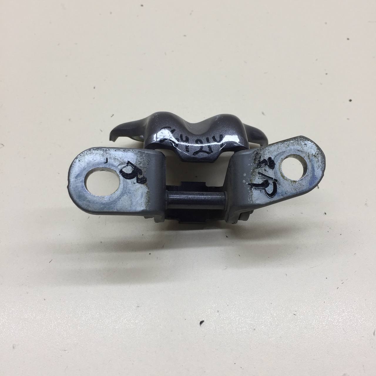 Петля двери задней правой верхняя Hyundai Solaris (RB) 2010-2017