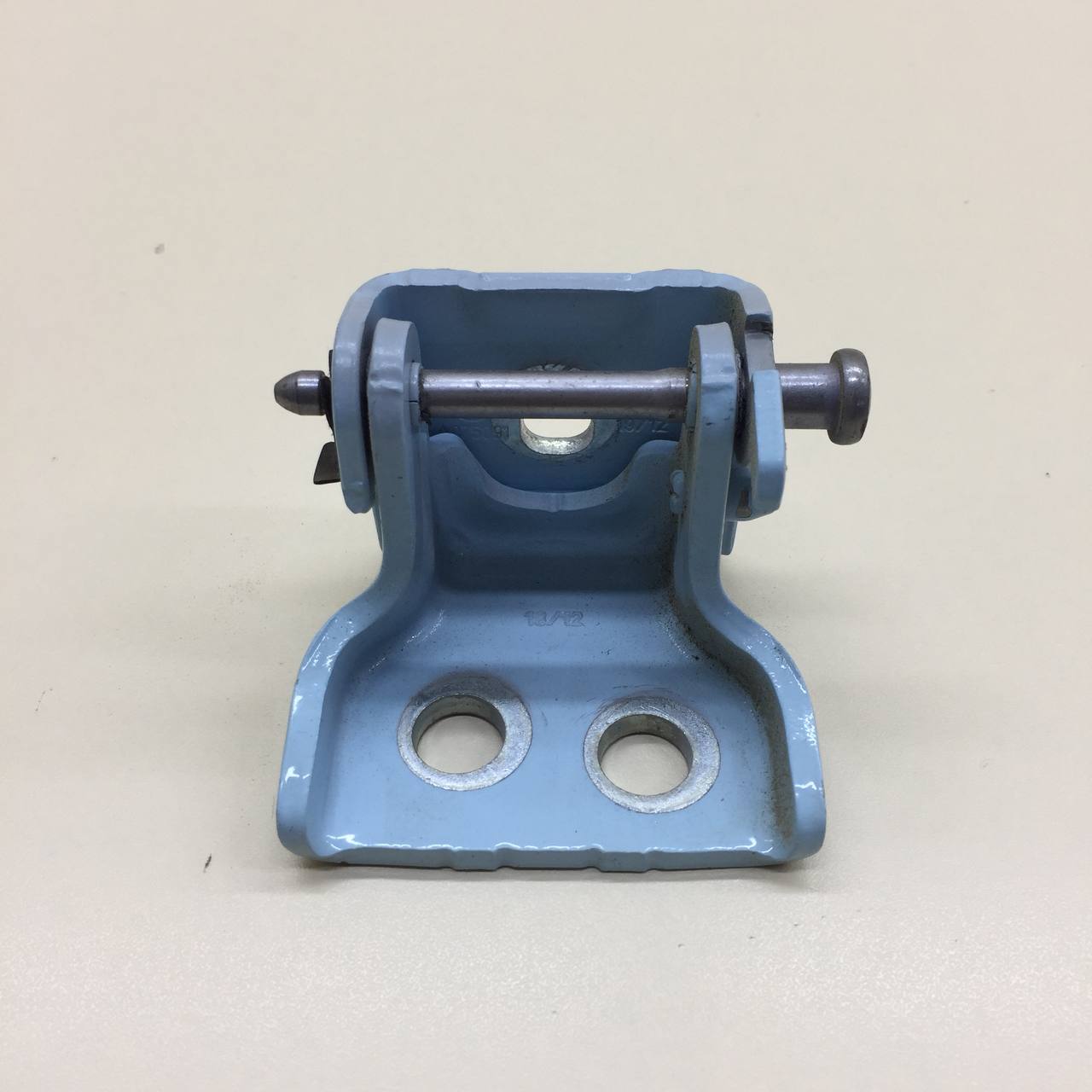 Петля двери задней левой верхняя Citroen C3 2009-2016