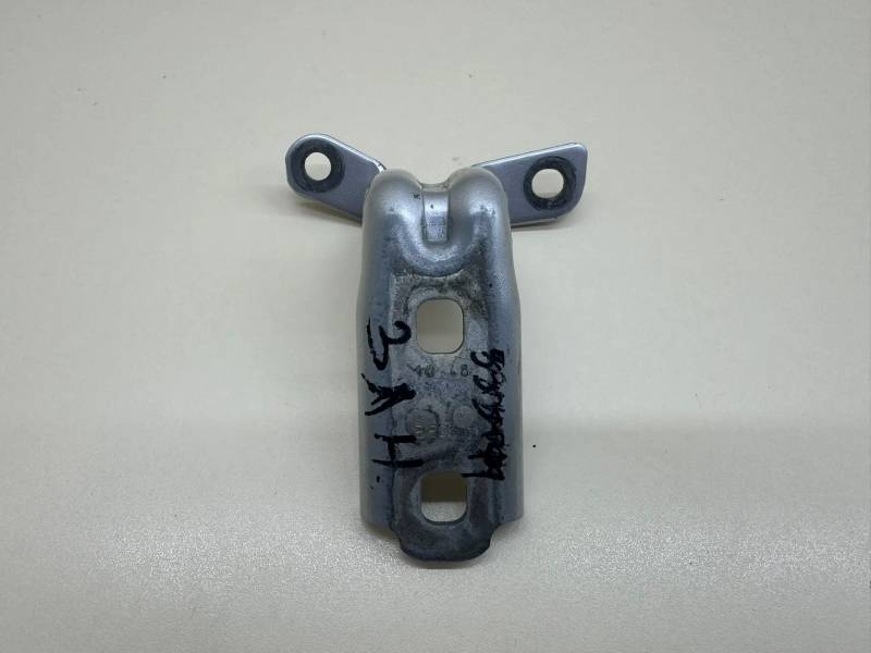 Петля двери задней левой нижняя Chevrolet Cruze (J300) 2009-2016