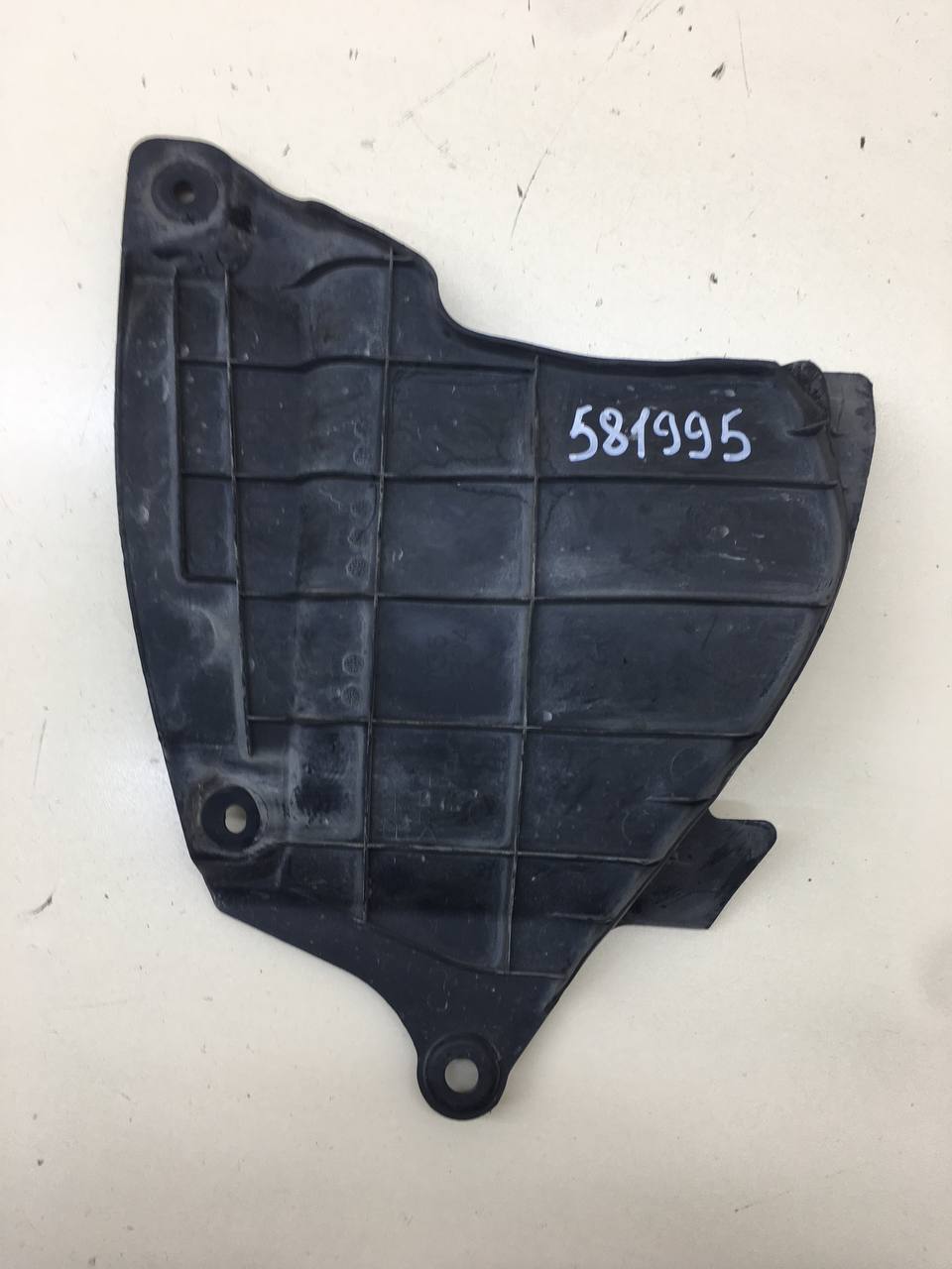 Пыльник двигателя боковой правый Toyota Camry (XV50) 2011-2017