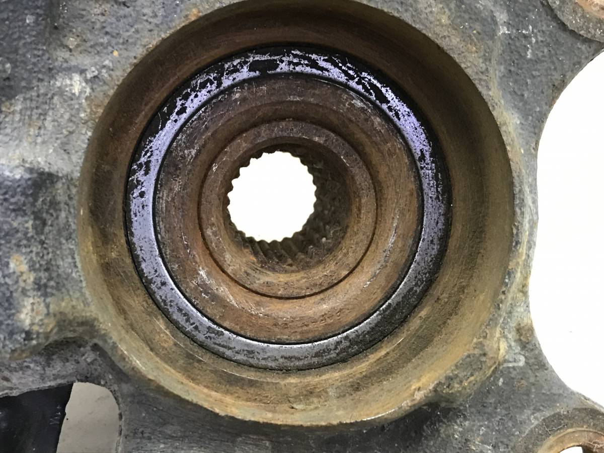 Кулак поворотный передний левый Nissan Pulsar (N15) 1995-2000