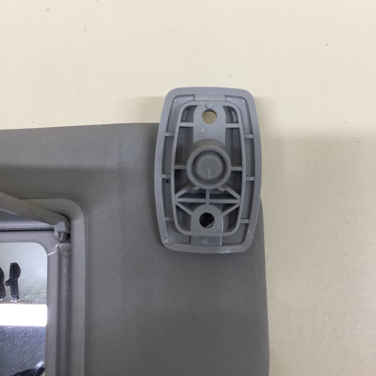 Козырек солнцезащитный (внутри) Peugeot 107 2006-2014