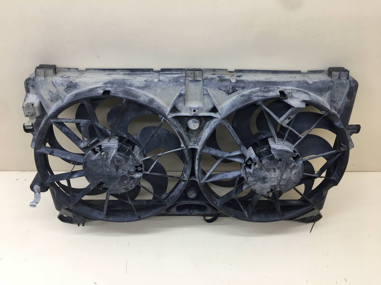 Диффузор вентилятора Cadillac Escalade 3 2006-2014