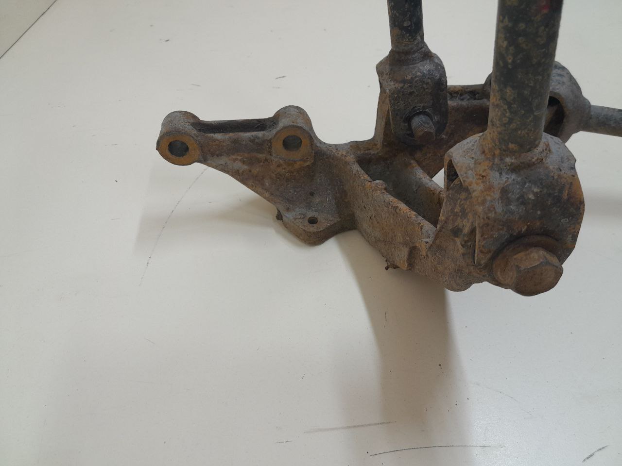 Кулак поворотный задний левый Toyota Camry (XV50) 2011-2017