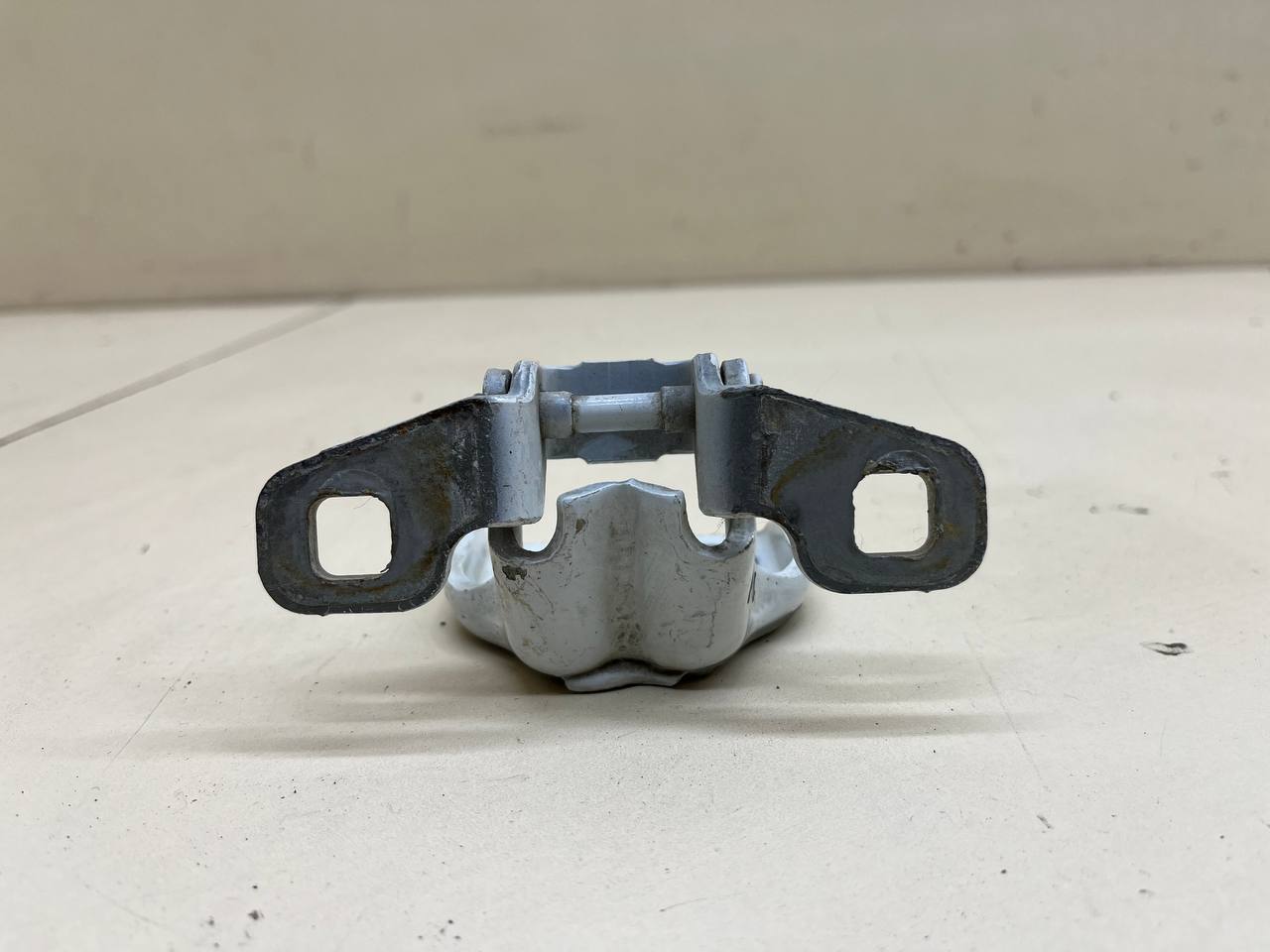 Петля двери Renault Logan (1) 2005-2014