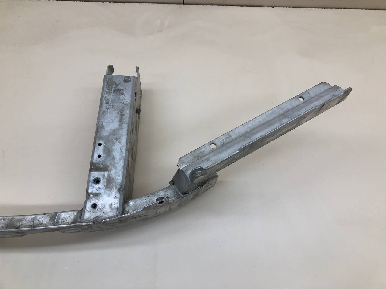 Усилитель переднего бампера BMW X7 G07 2018>