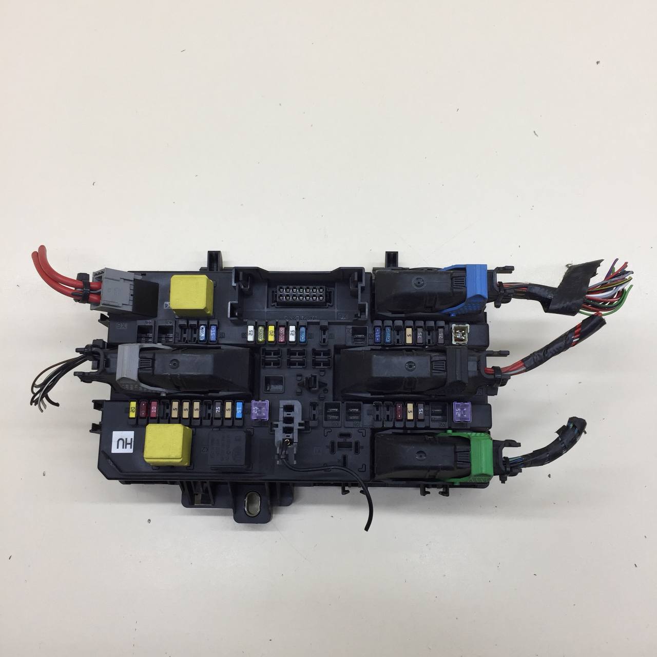 Блок предохранителей Opel Zafira (B) 2005-2012