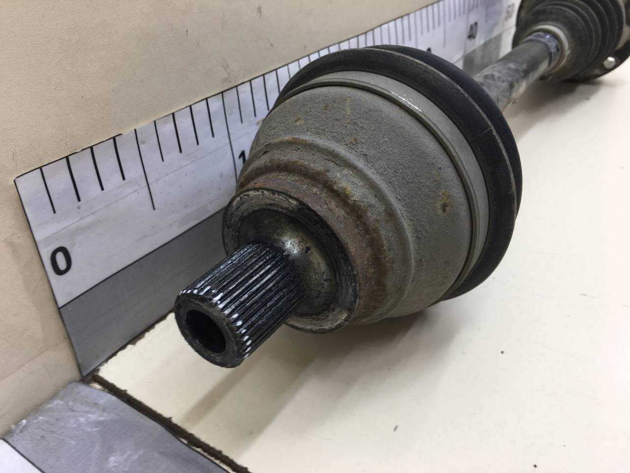 Полуось передняя левая Volkswagen Passat B7 2011-2015