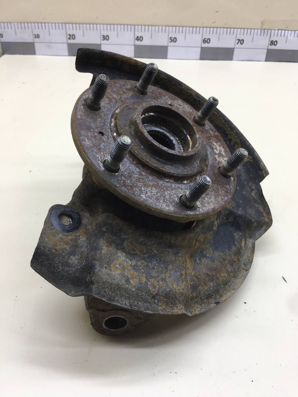 Кулак поворотный передний правый Mitsubishi L200 (KB) 2006-2016