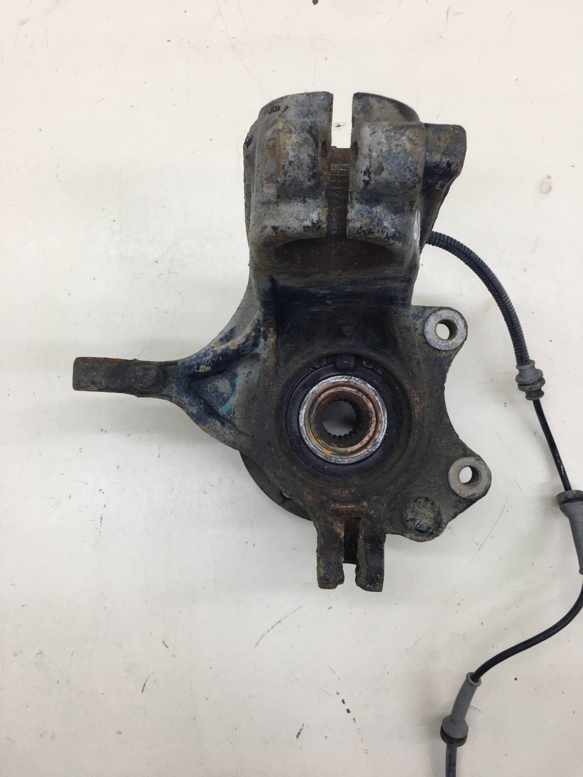 Кулак поворотный передний левый Peugeot 208 2012>