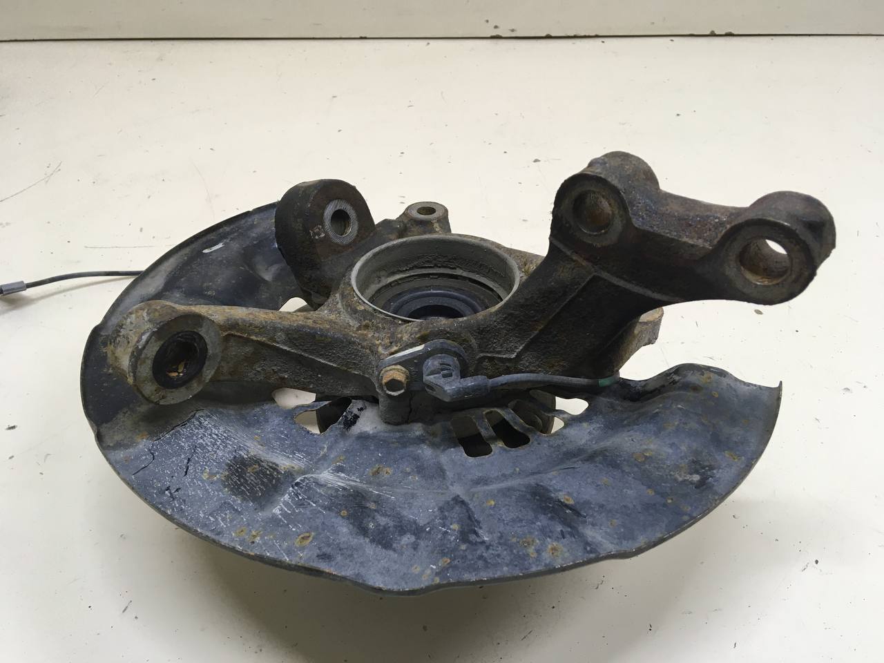 Кулак поворотный передний правый Toyota Camry (XV50) 2011-2017