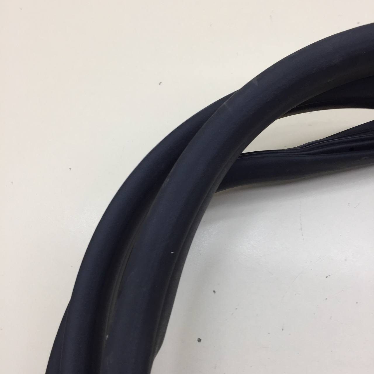 Уплотнитель проема двери задней правой Lada Vesta 2015>