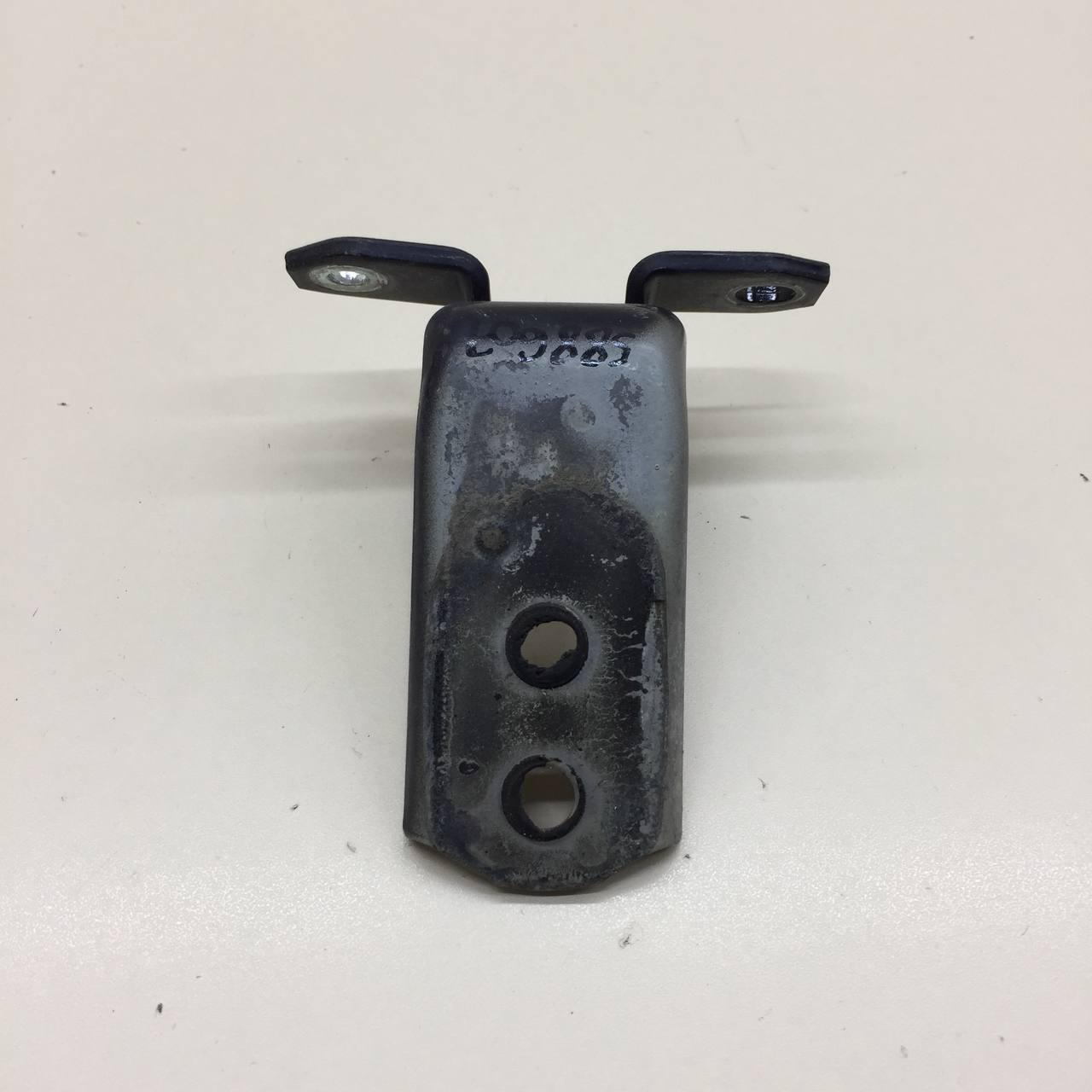 Петля двери передней правой верхняя Suzuki Grand Vitara 2005-2015