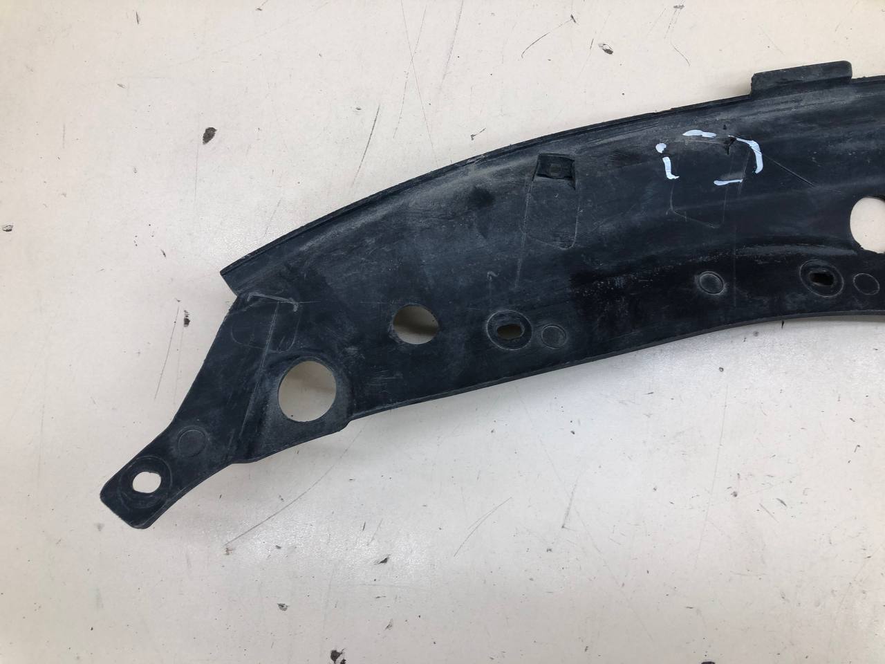 Кожух замка капота Hyundai Starex H1/Grand Starex 2007>