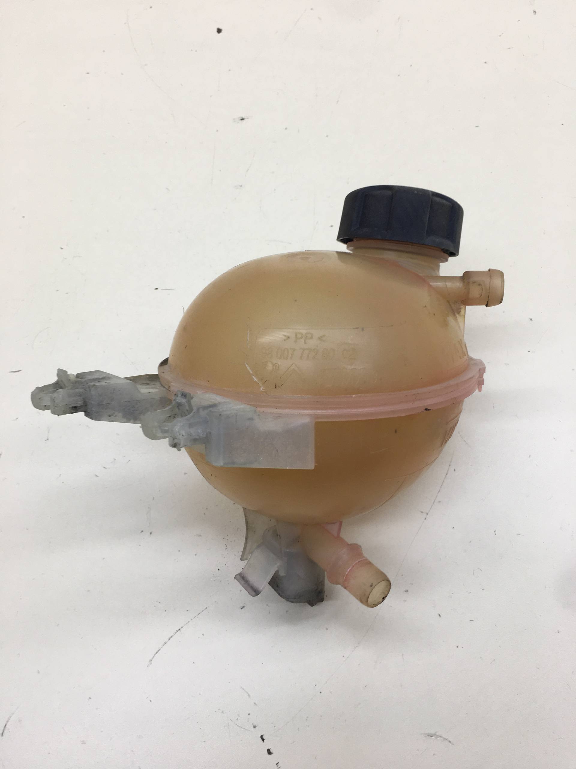 Бачок расширительный Peugeot 208 2012>