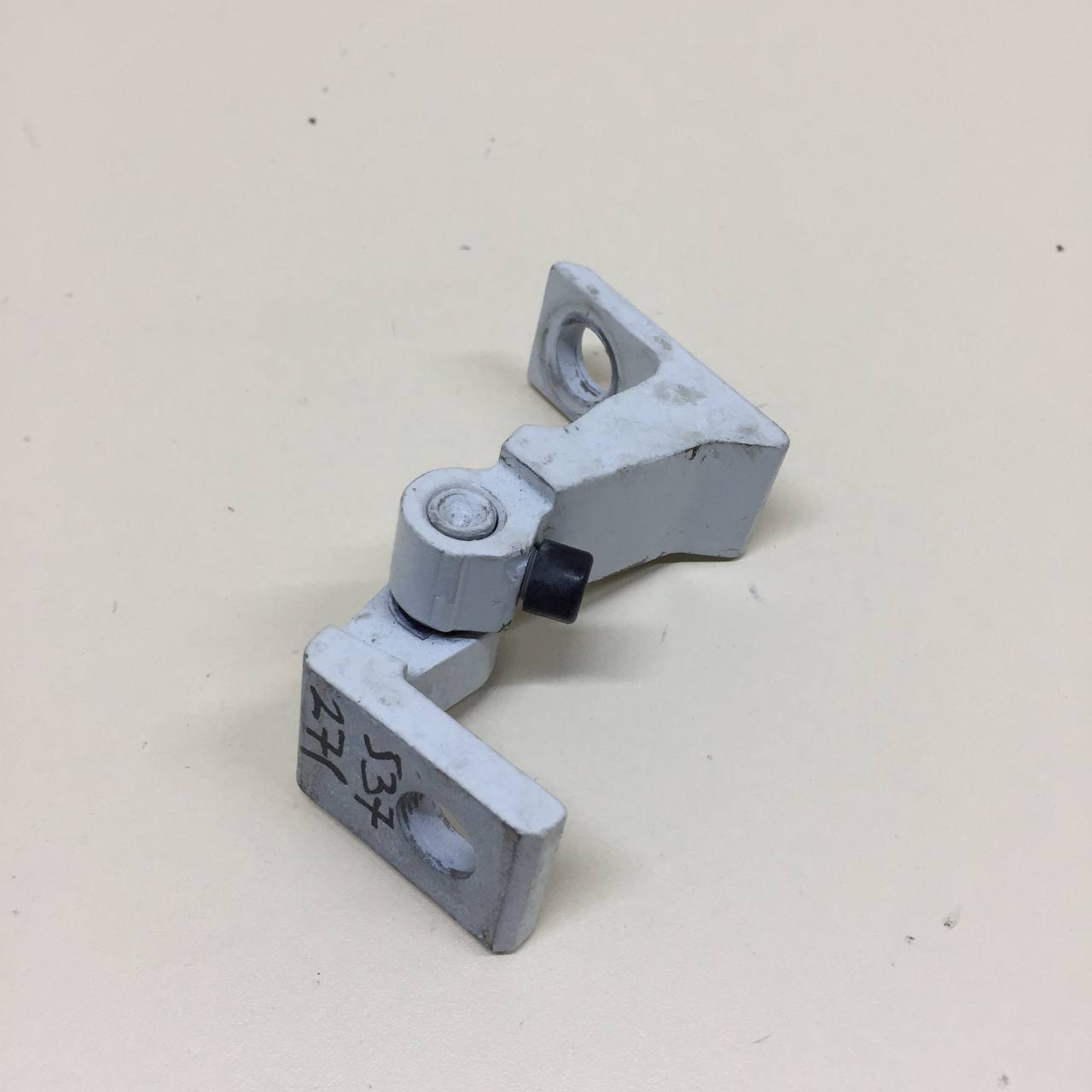 Петля двери Skoda Rapid 2012-2020