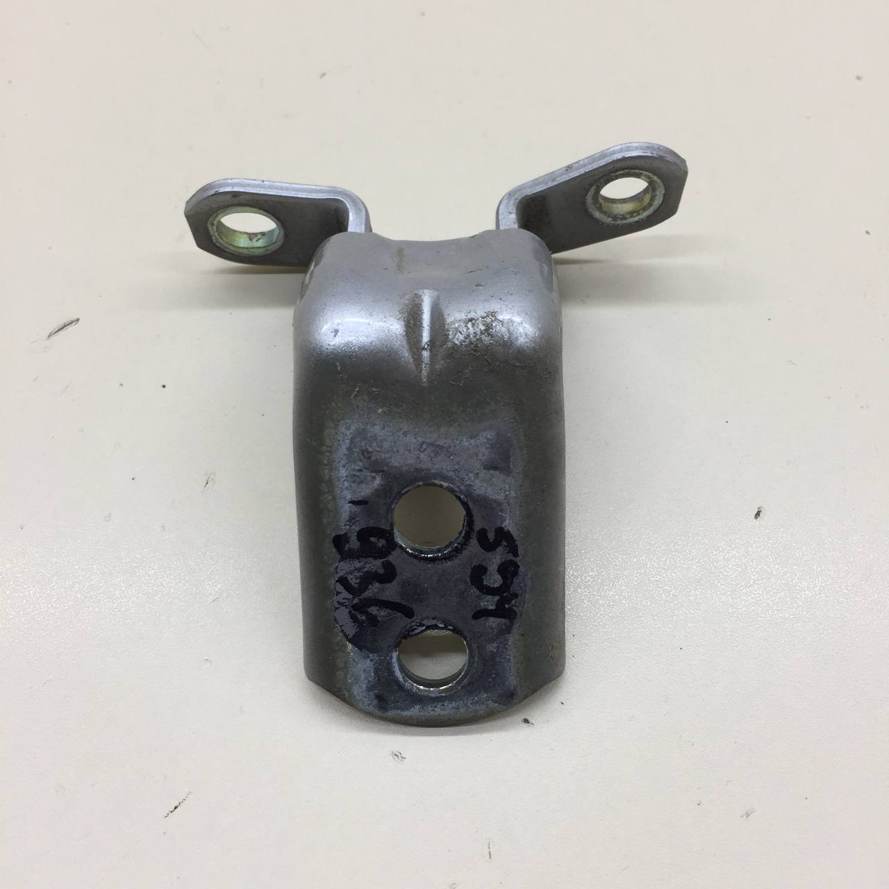 Петля двери передней левой верхняя Nissan Maxima (a36) 2015-2023