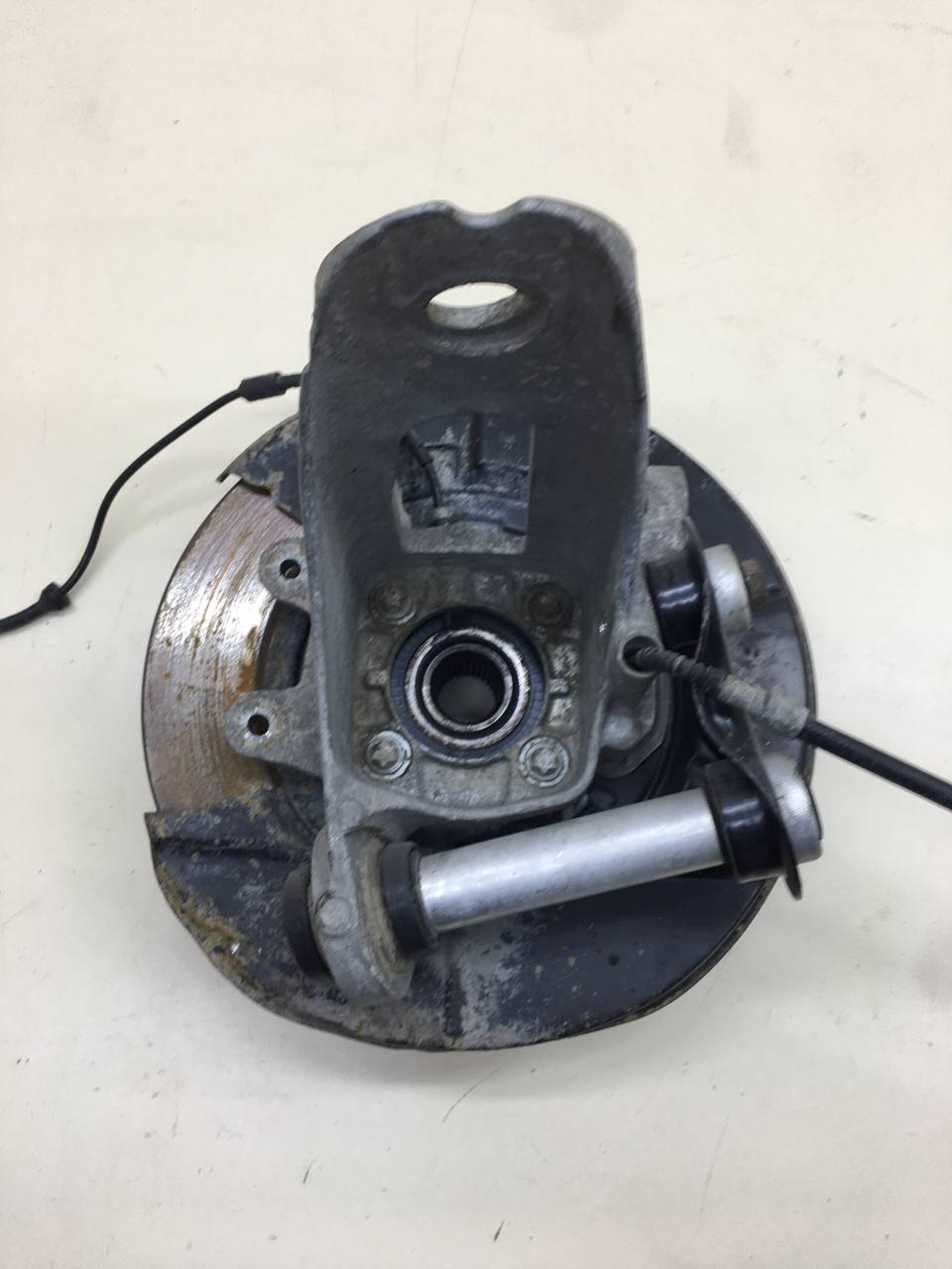 Кулак поворотный задний левый BMW X5 E53 2000-2007