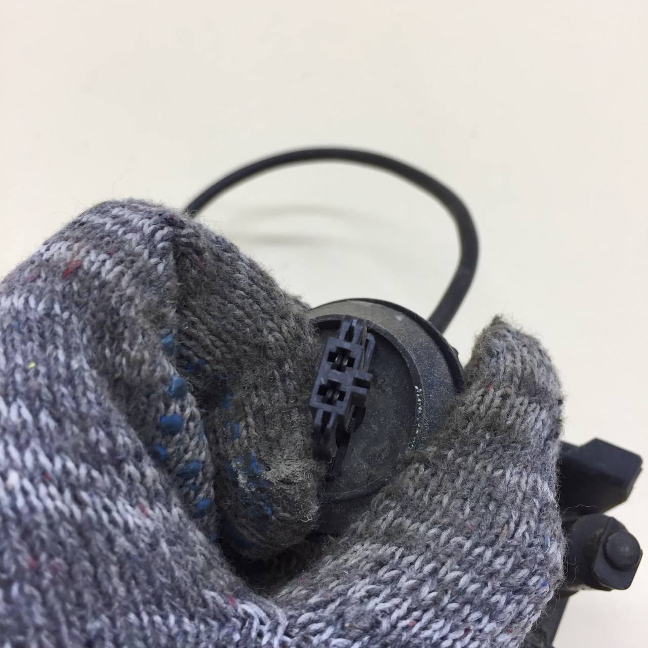 Активатор замка крышки бензобака Volkswagen Polo (MK5) 2011-2020