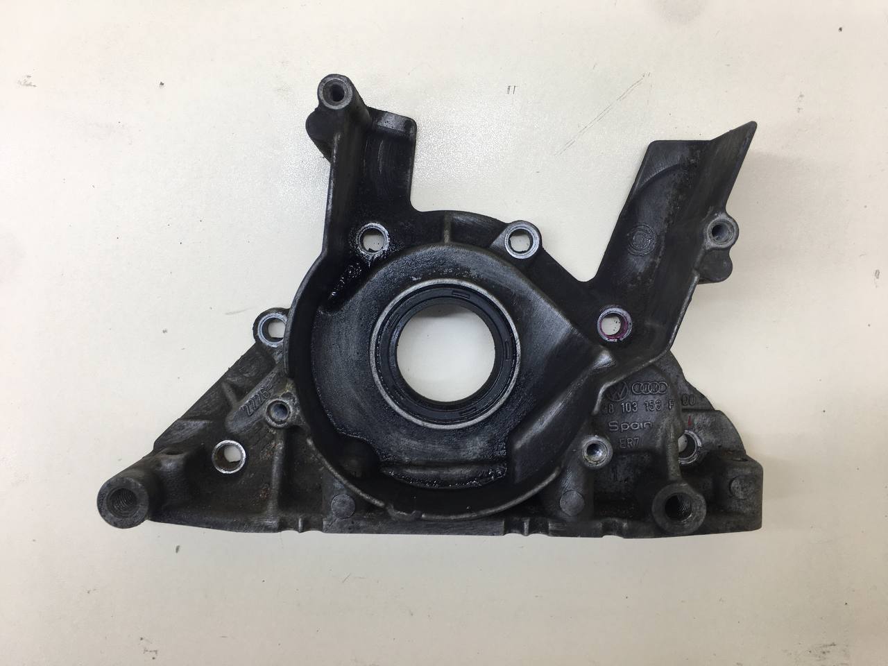 Крышка двигателя передняя Skoda Octavia (A5 1Z-) 2004-2013