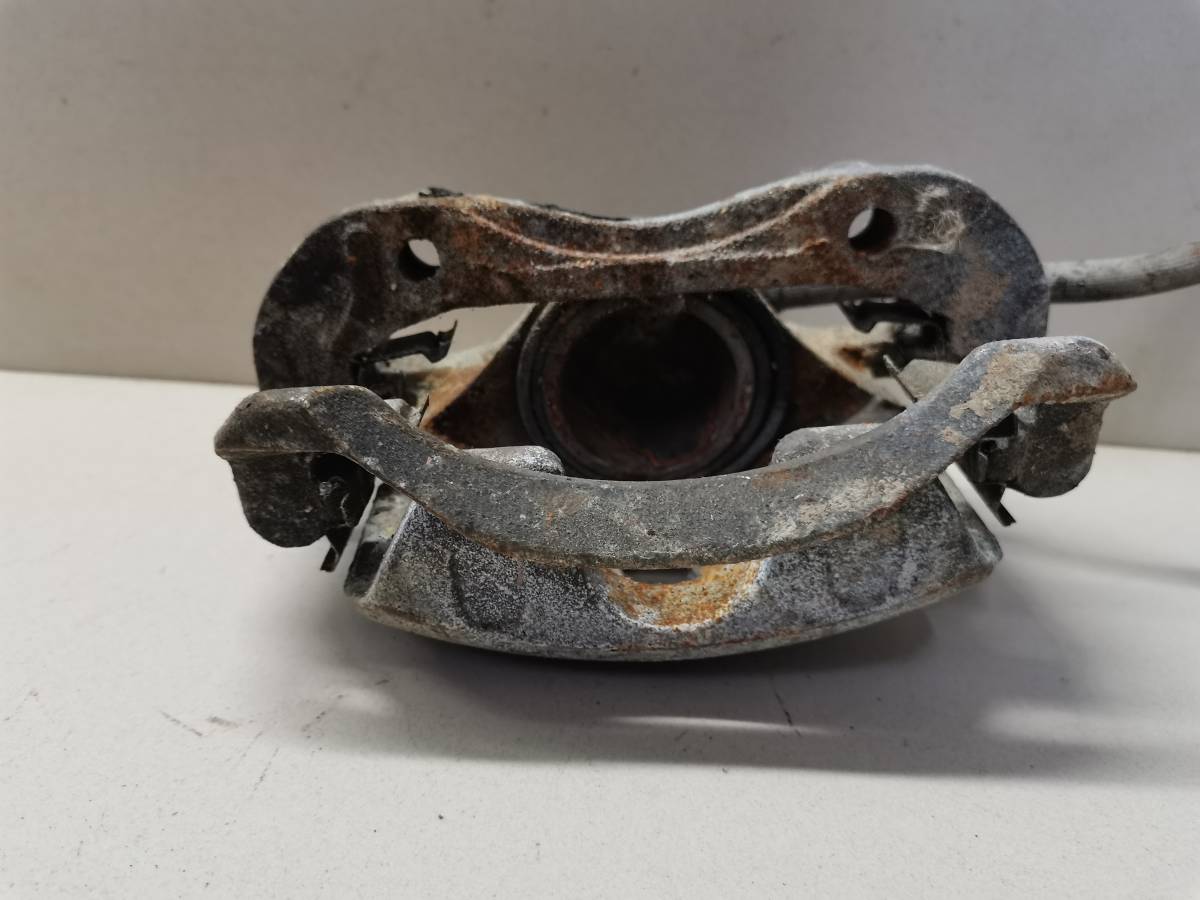 Суппорт передний правый Nissan Pulsar (N15) 1995-2000