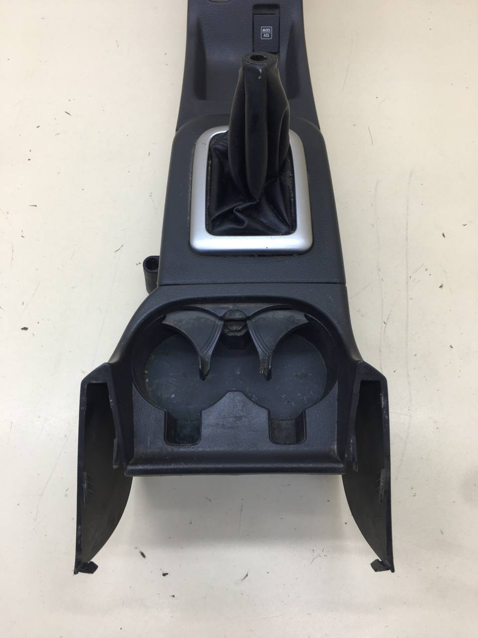 Консоль центральная Suzuki Liana 2001-2007