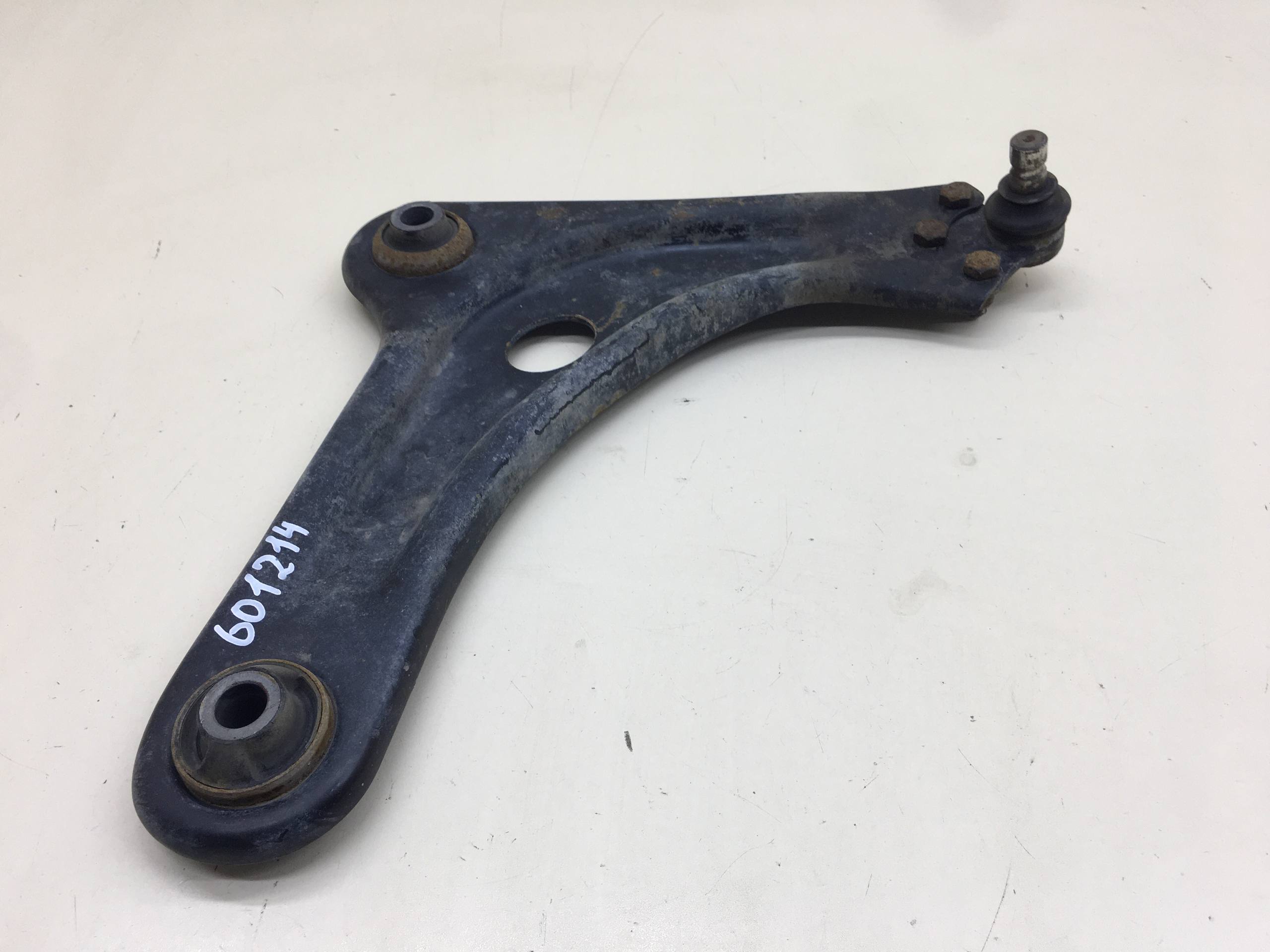 Рычаг передний правый Peugeot 208 2012>