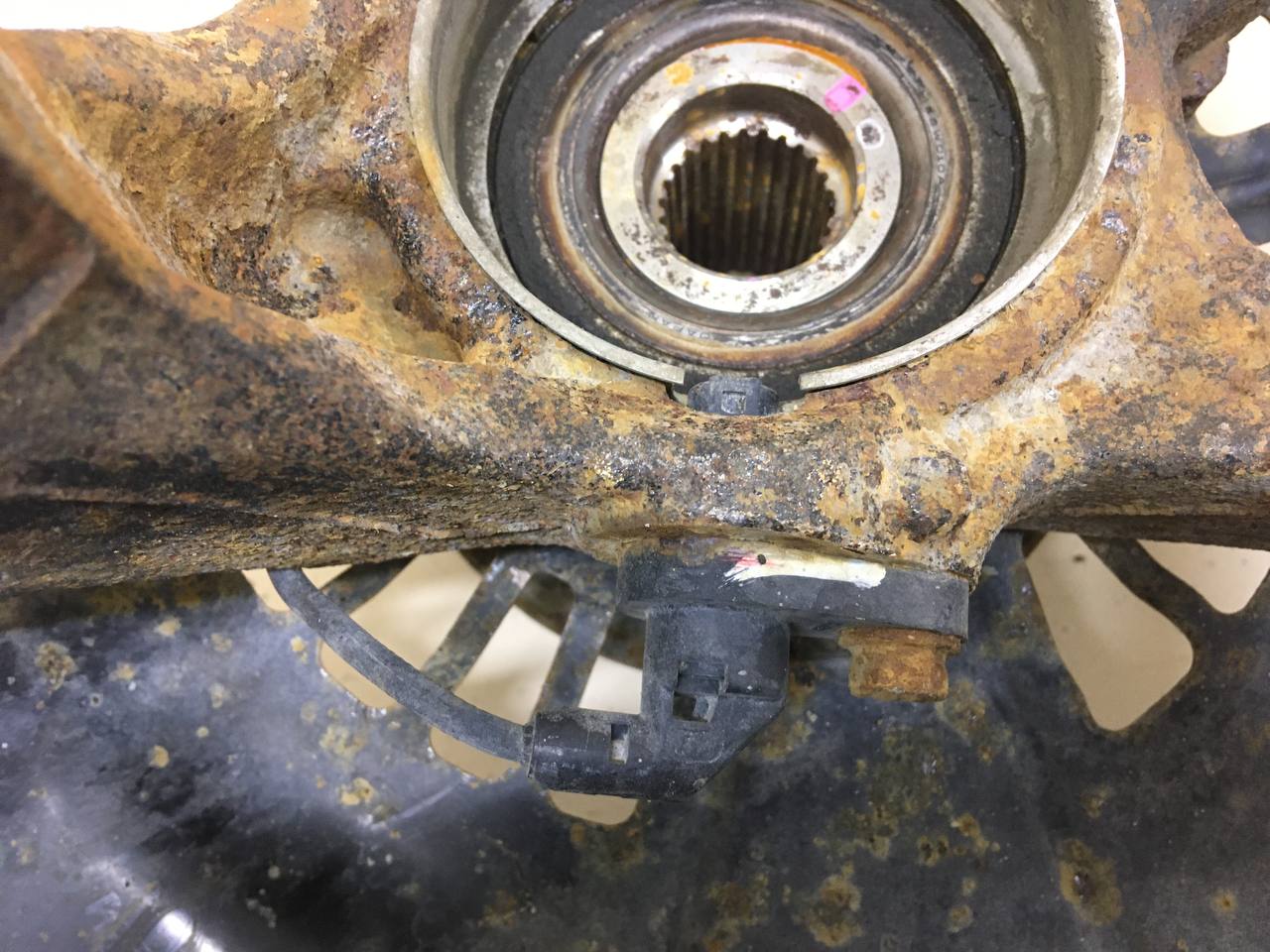 Кулак поворотный передний левый Toyota Camry (XV50) 2011-2017