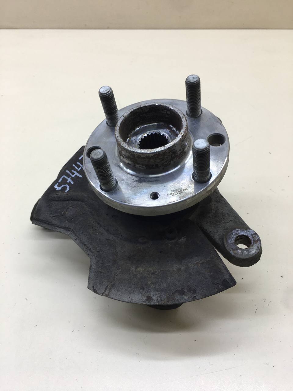 Кулак поворотный передний правый Chevrolet Aveo T250 2005-2011