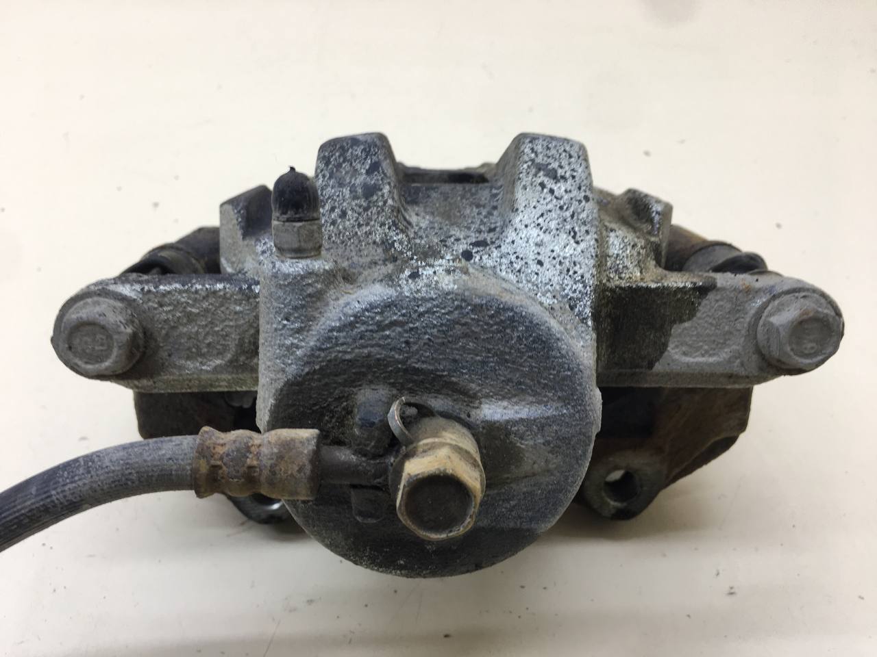 Суппорт передний правый Suzuki Grand Vitara 2005-2015