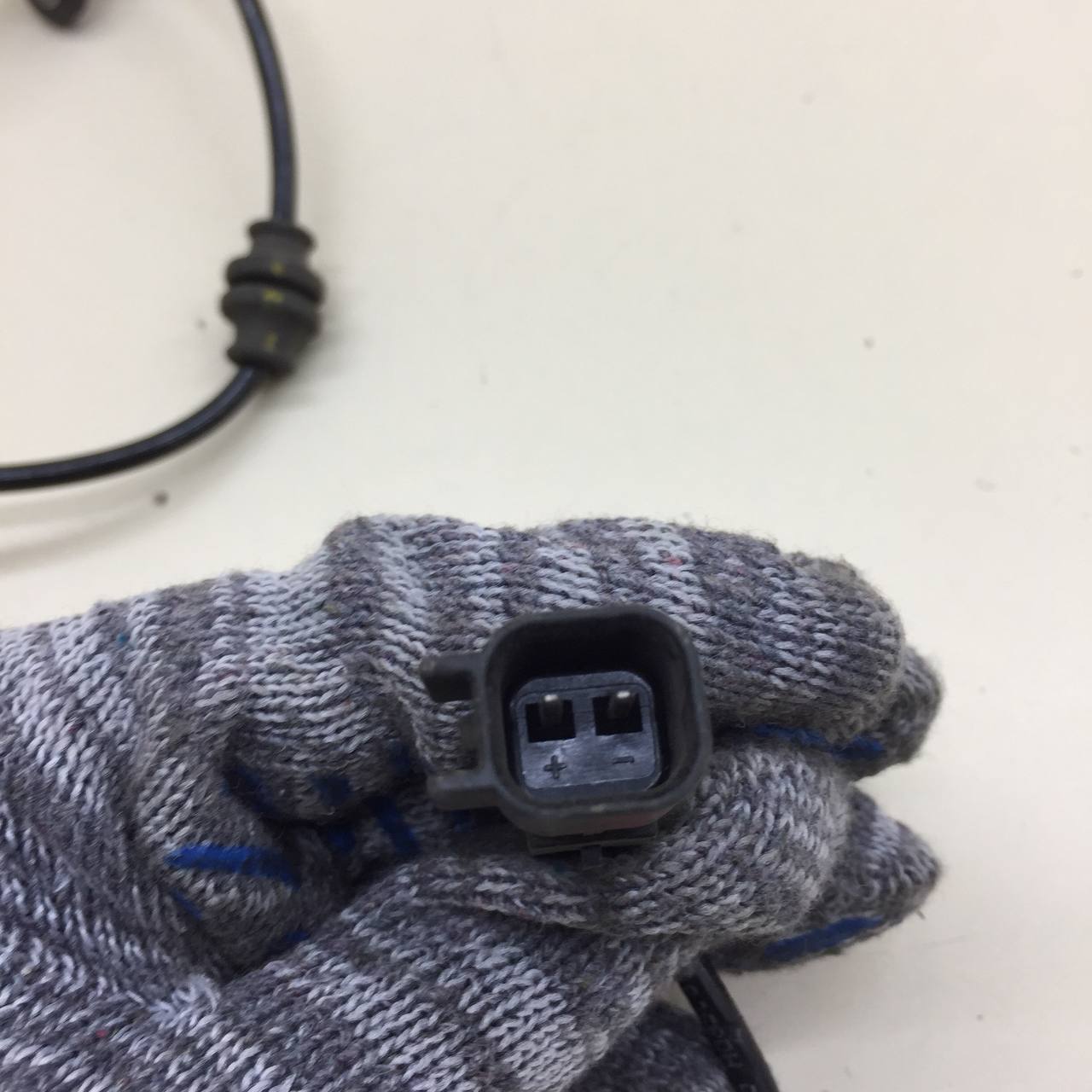 Датчик ABS задний Opel Astra J 2010-2017