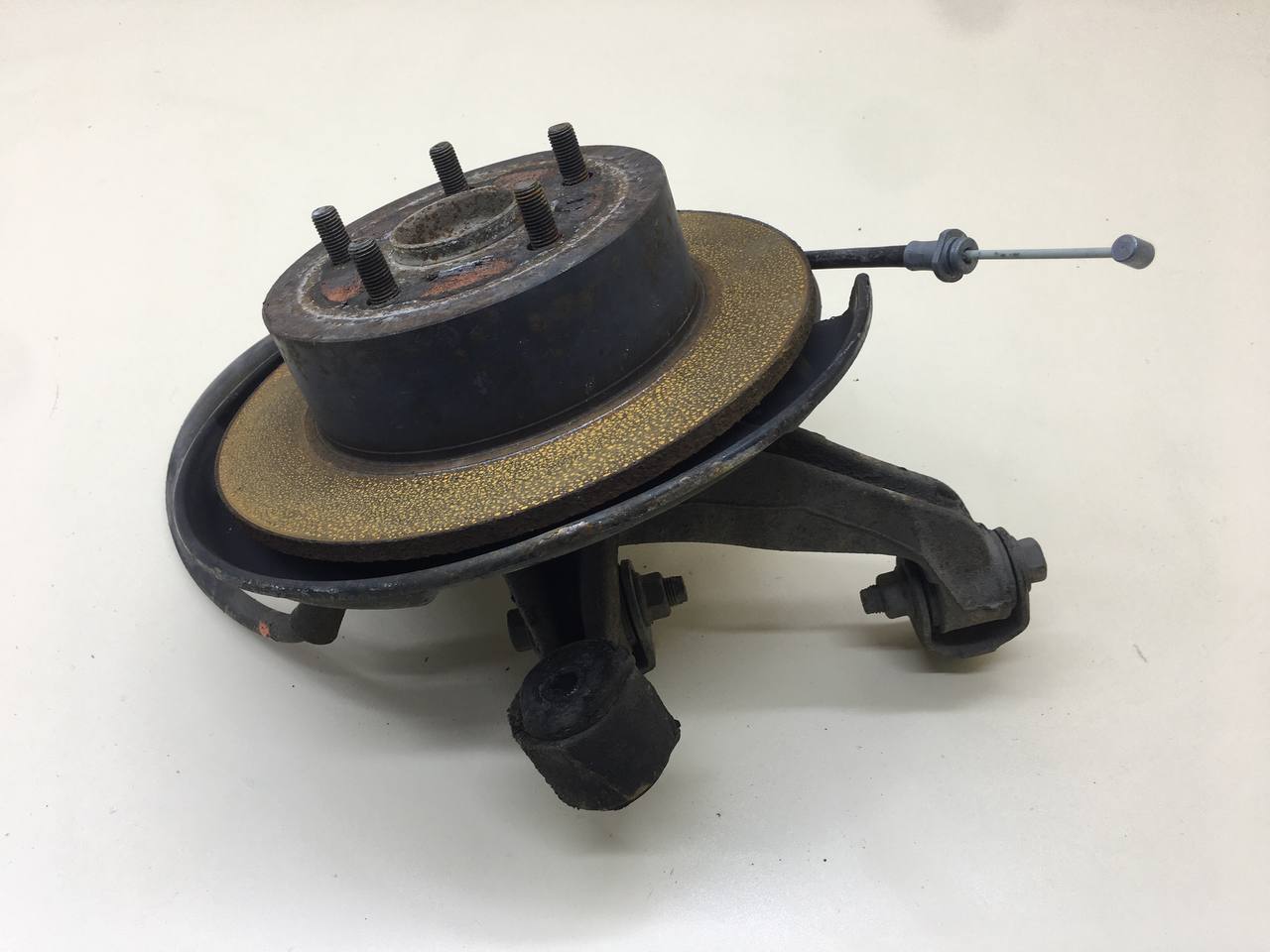 Кулак поворотный задний левый Toyota Camry (XV50) 2011-2017