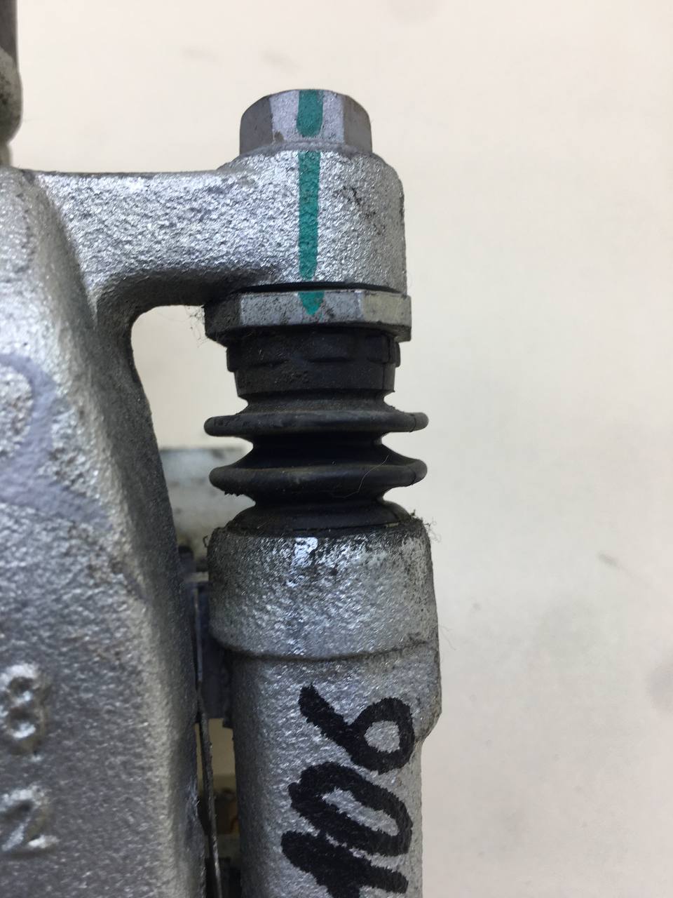 Суппорт задний правый Chery Tiggo 8 Pro 2021-2024