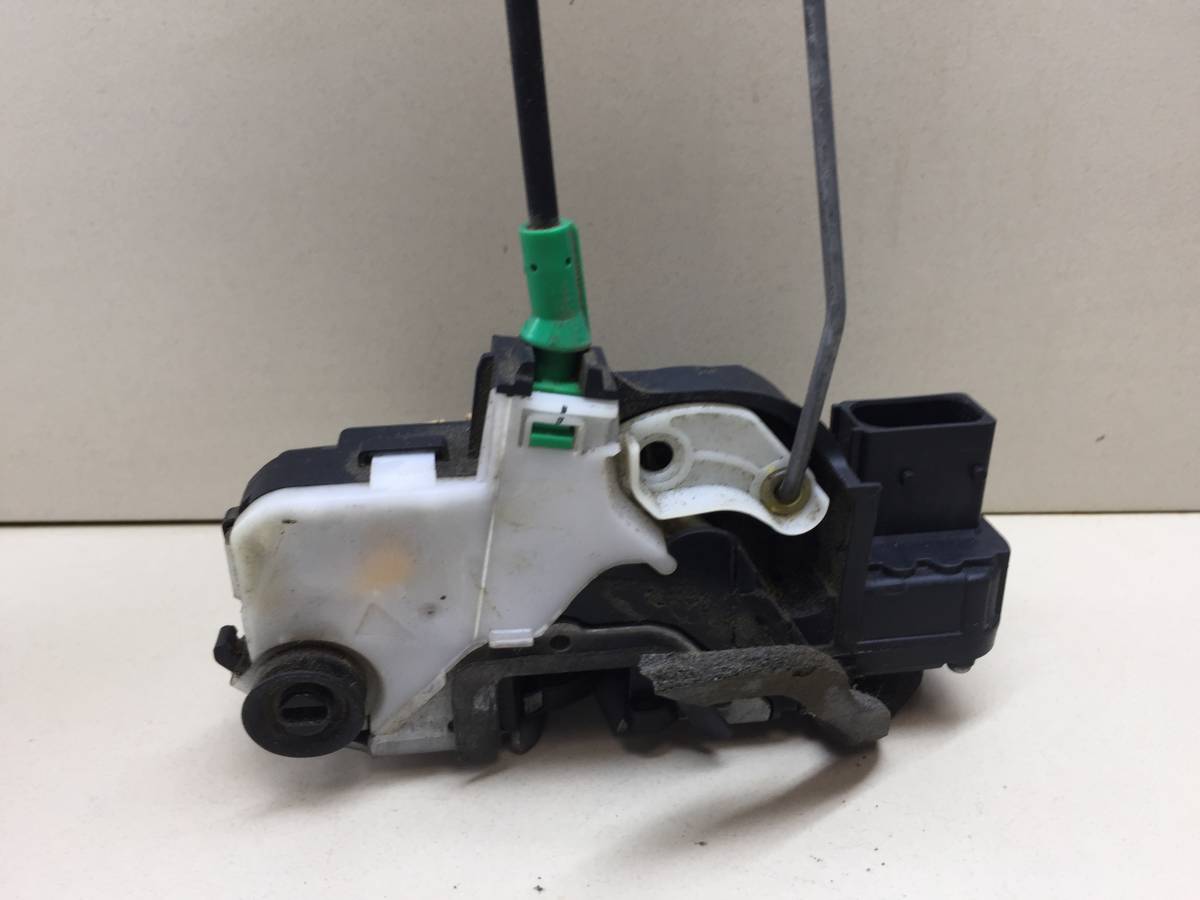 Замок двери передней правой Chevrolet Aveo T300 2011>