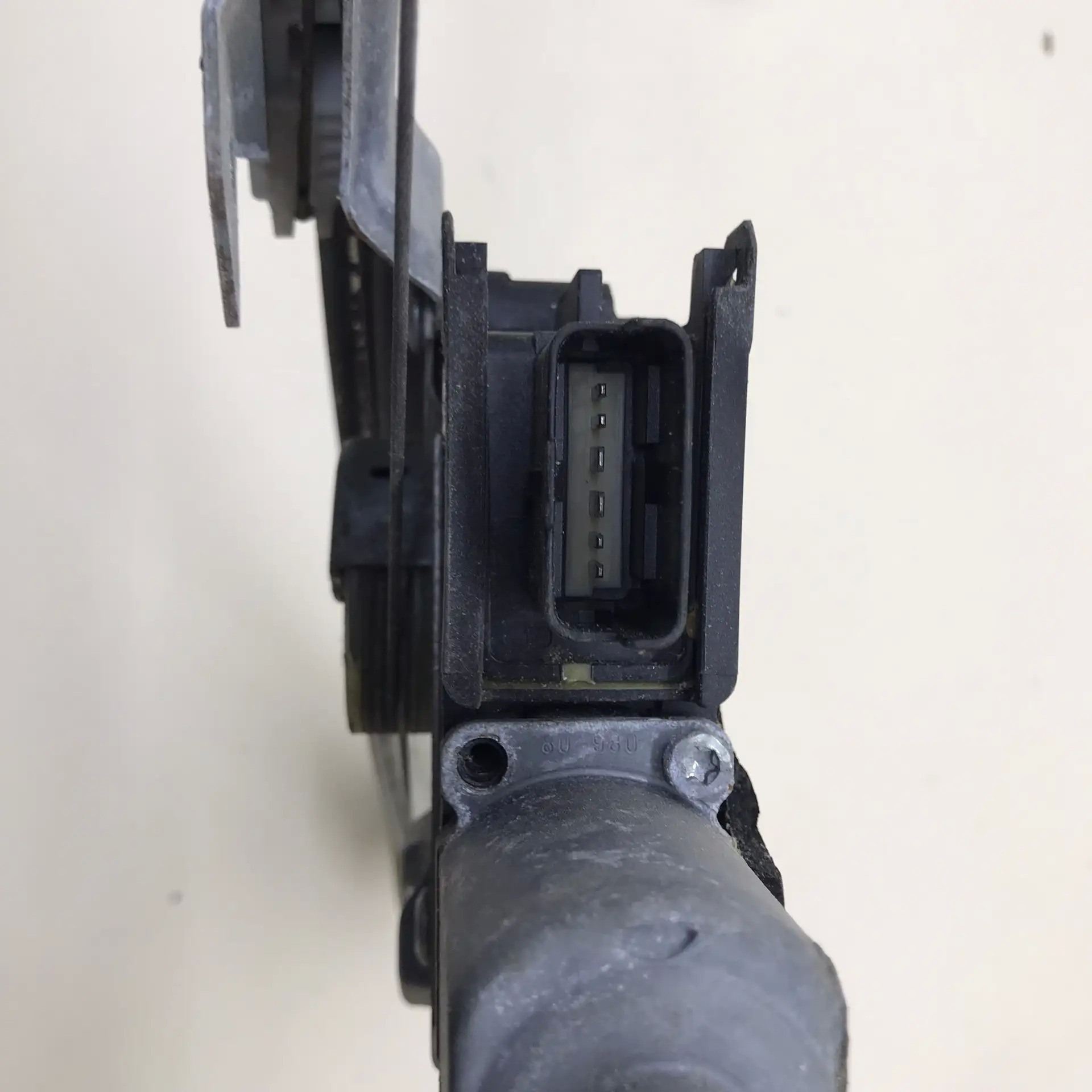 Стеклоподъемник электр. передний левый Peugeot 308 2007>