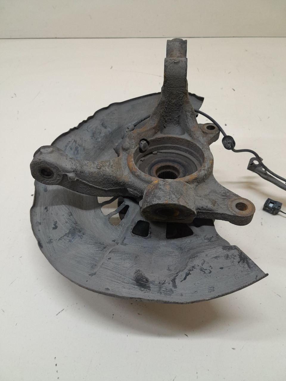 Кулак поворотный передний левый Toyota Camry (XV50) 2011-2017