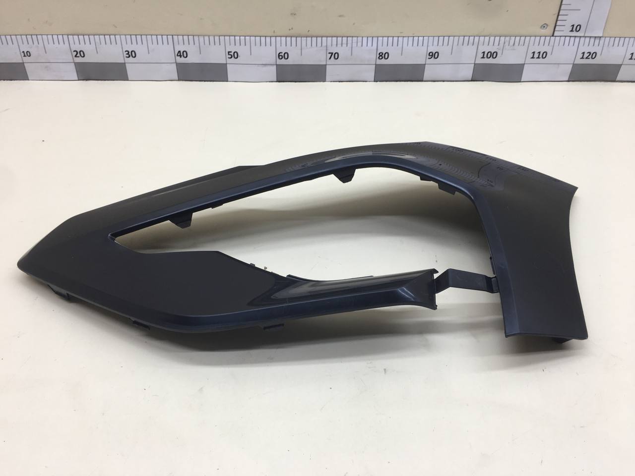 Накладка переднего бампера левая Lada Vesta SW Cross 2017>