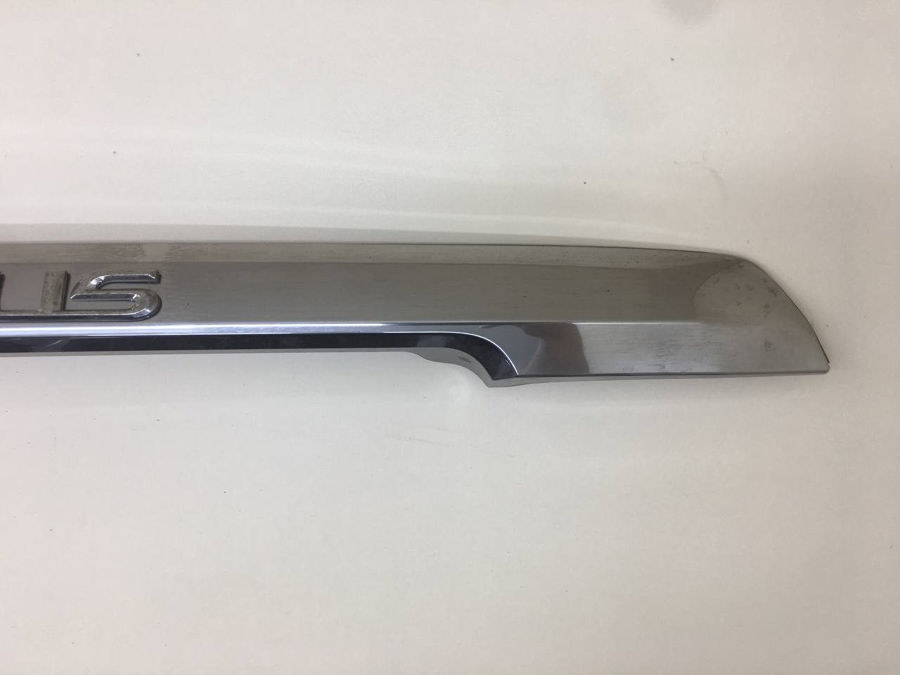 Накладка двери багажника Lexus LX450D/570 2015>