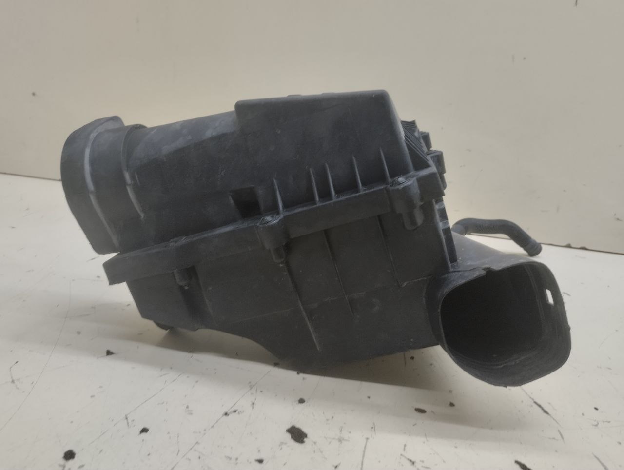 Корпус воздушного фильтра Volkswagen Passat B7 2011-2015