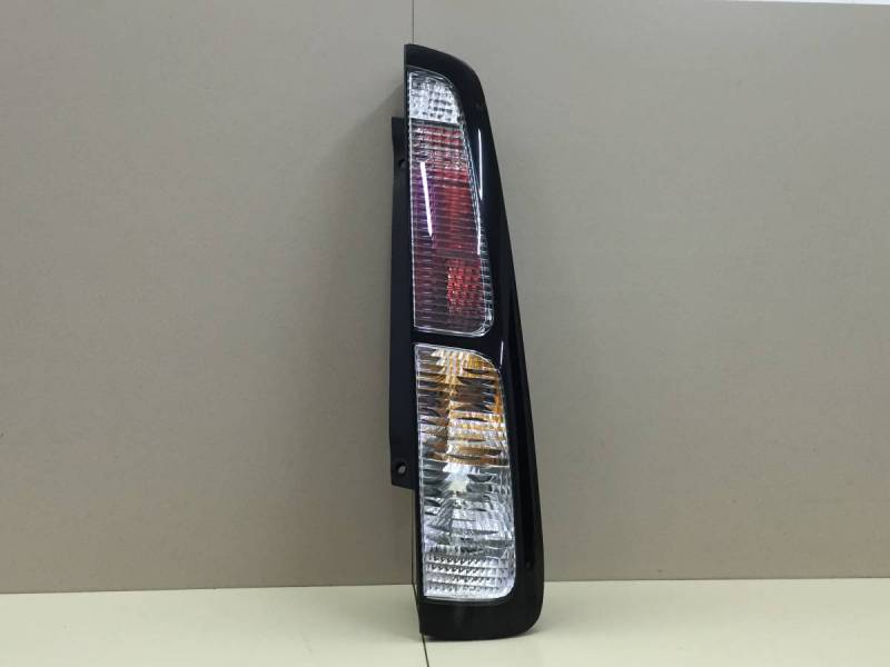 Фонарь задний правый Nissan Cube (Z10) 1998-2002