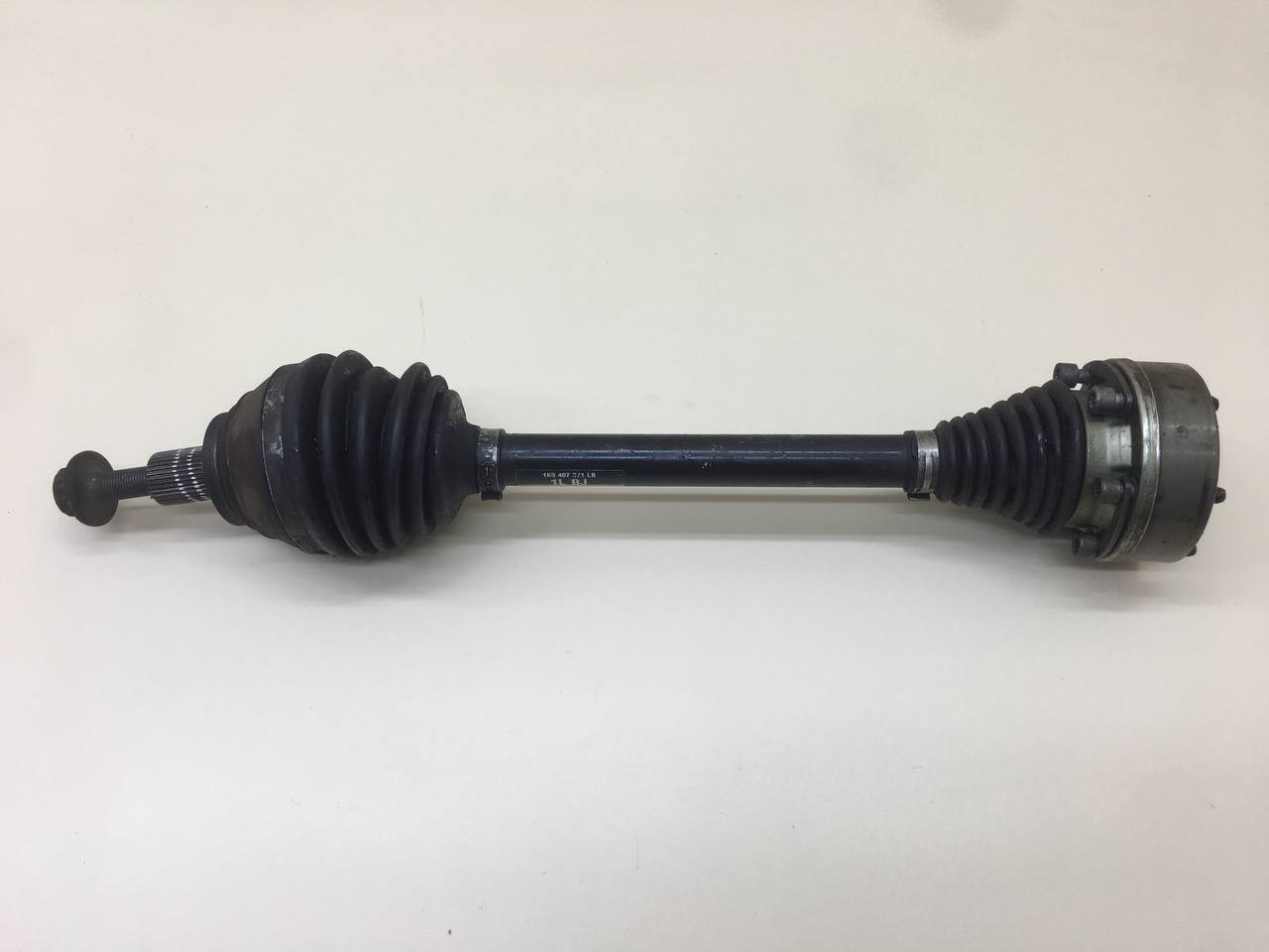 Полуось передняя левая Audi A3 (8V) 2013>