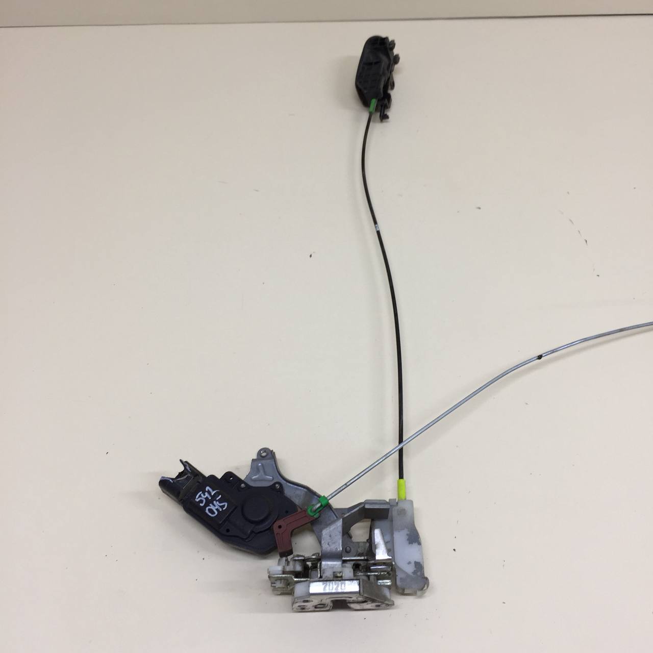 Замок двери задней левой Peugeot 107 2006-2014