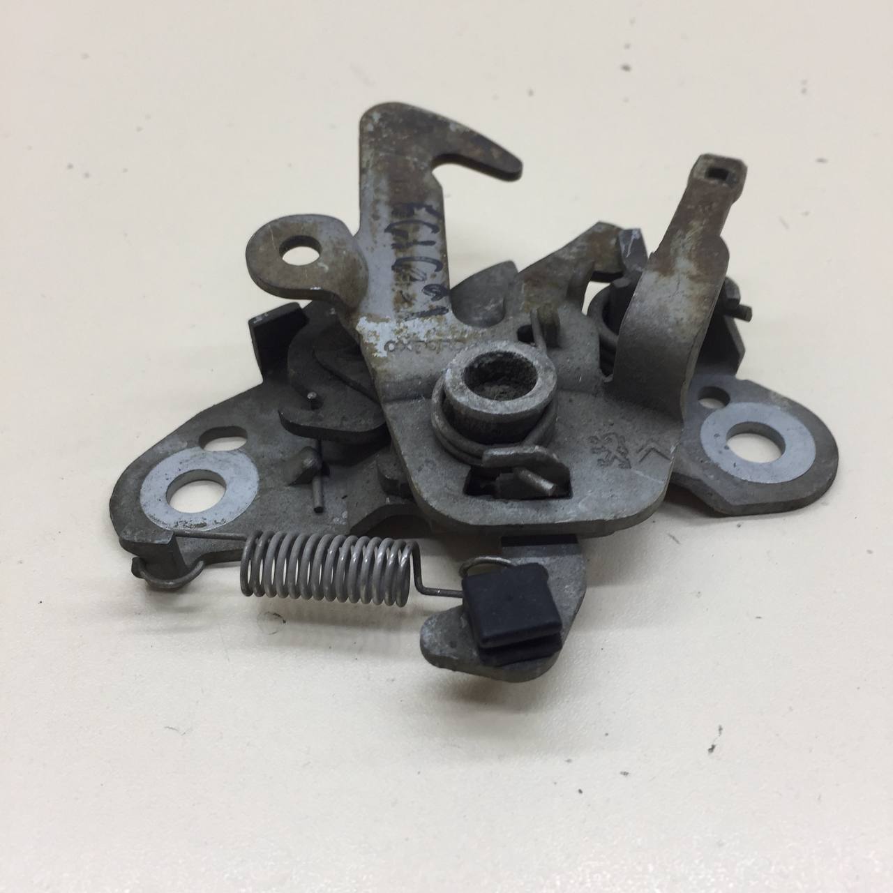 Замок капота Citroen C5 2001-2008