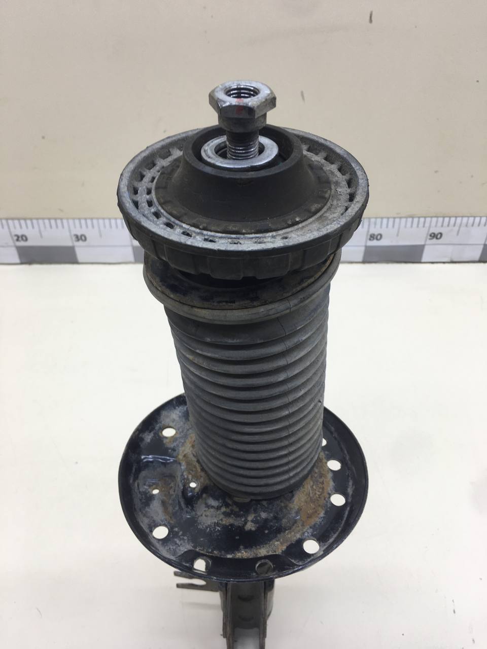 Амортизатор передний левый Chevrolet Aveo T300 2011>