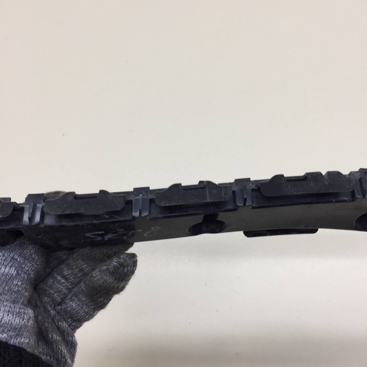 Кронштейн заднего бампера левый Jeep Grand Cherokee (WK2) 2010>