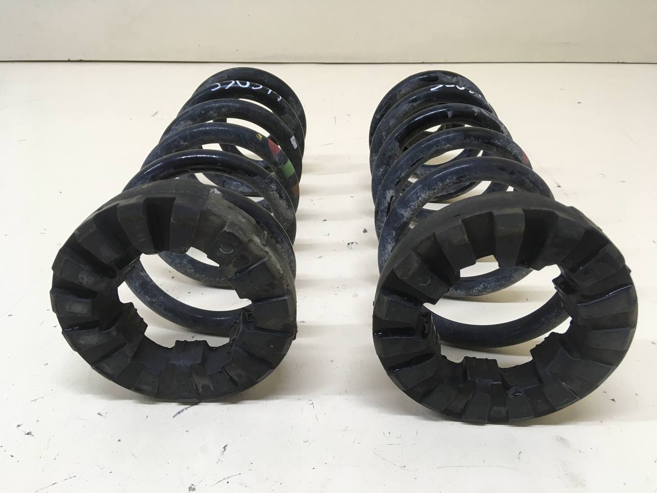 Пружина задняя Jaguar XE (760) 2014-2021